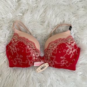 Brand NEW Victorias Secret Very Sexy Plunge Bra